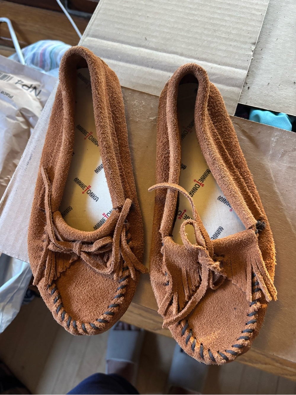 Minnetonka Women’s Chestnut Suede Fringe Moccasins